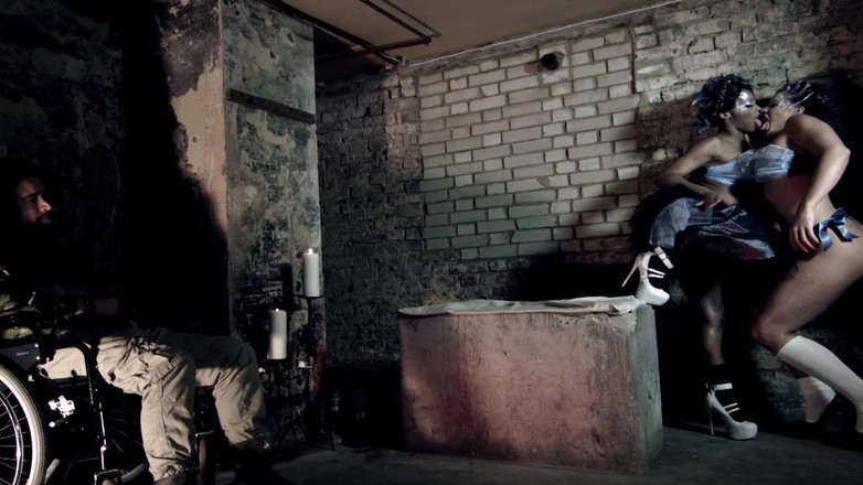 Planete Francaise: Ebony MILF a její francouzský přítel se baví, zatímco honí