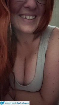Cuckquean selfie - väntar tålmodigt och lyssnar på en vän som knullar min man på hennes födelsedag