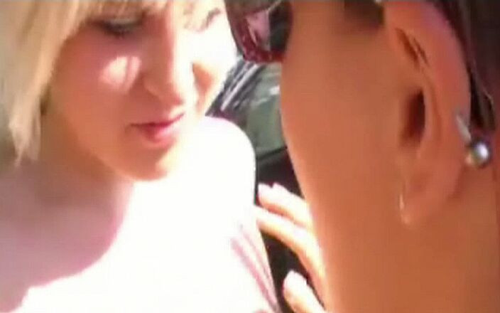 Master of porn: Trójkąt z rudą i Bloni