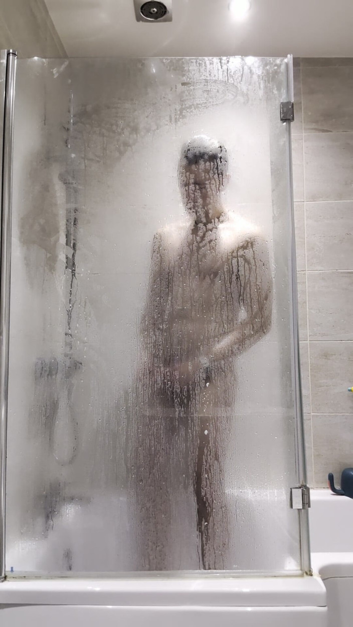 Nathan Forest: Sledujte mě ve sprše