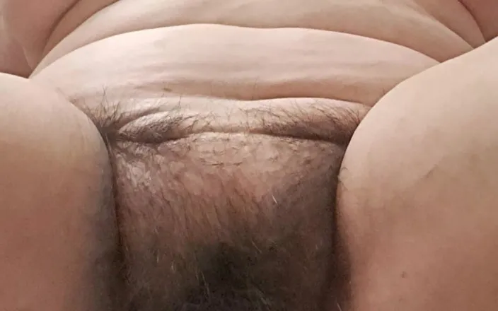 Mommy big hairy pussy: MILF Shows with Pelvic Movements How She Likes to Fuck