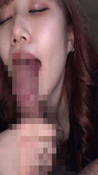 Meme ucu bağımlısı orta yaşlı adam ve her zaman müsait kız oyuncağı. - 1