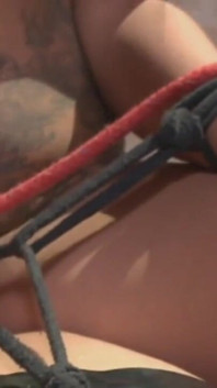 Bondage förödmjukande i maskerad