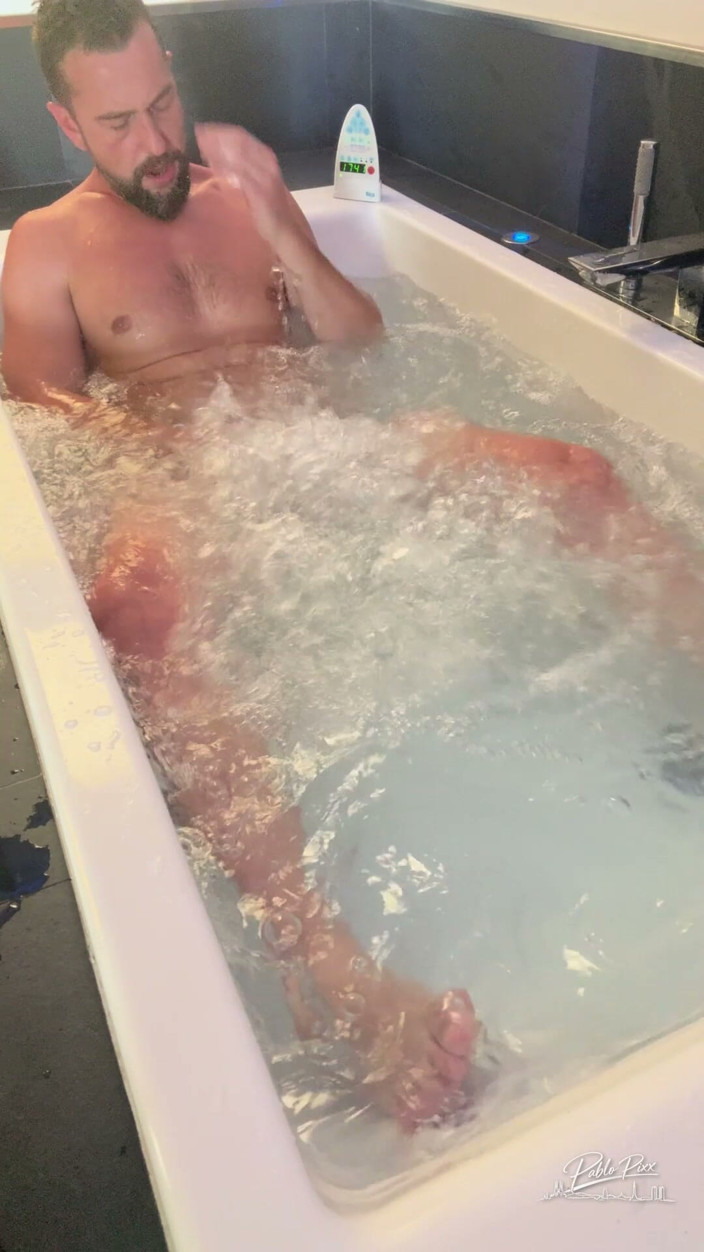 Pablo Pixx: Hung Italian Jerks off Alone in His Penthouse Bathtub