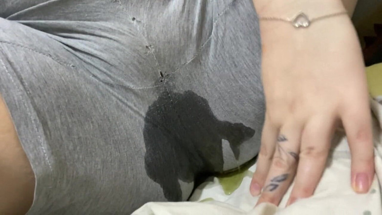 MilkyWay: Selezione. Telecamera in bagno. Pisciata in primo piano. Nettare d'oroo....