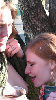 Ceai săltăreț și lins de țâțe! Extra în aer liber înainte de distracție completă