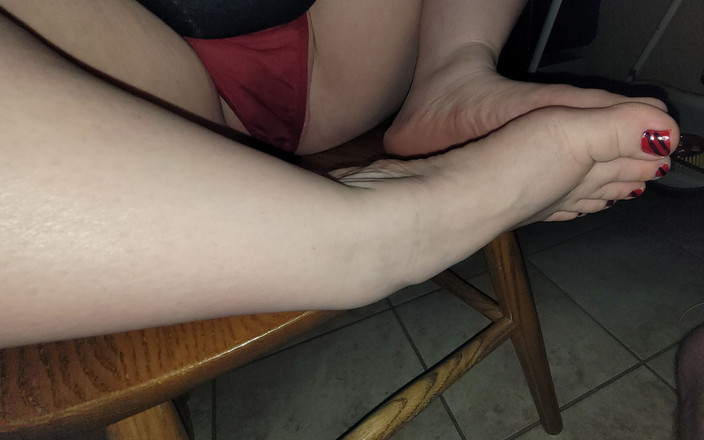 On cloud sixty nine: Dì kế bị ăn lồn dưới bàn