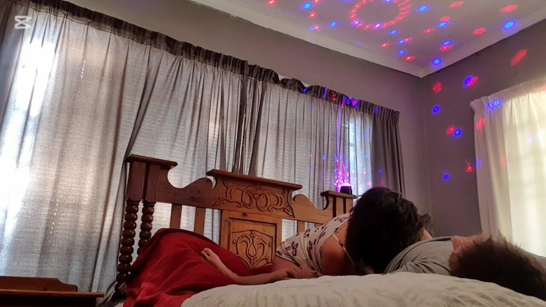 MeadowMaverick: Tante seksi dengan toket besar alami lagi asik ngentot kontol...