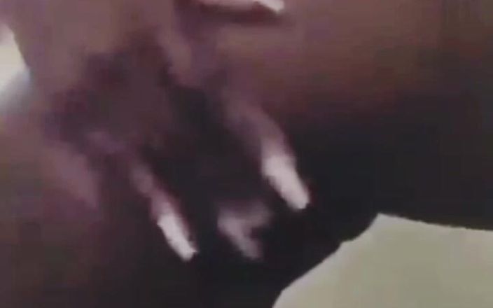 Island Bratz: Gadis remaja Jamaika lagi asik fingering lubang pantatnya, gadis remaja...