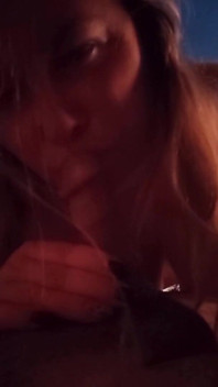 MILF lubi blowjobs - wielbienie kogutów