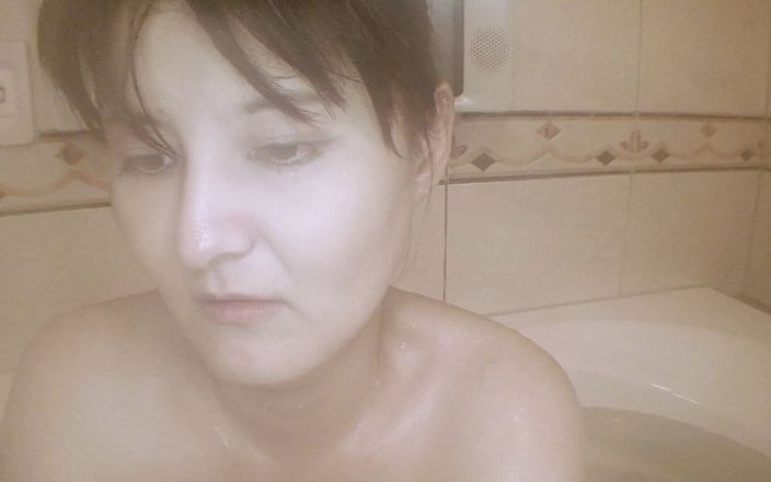 Japan Lust: Nadržená a divoká japonská žena v domácnosti