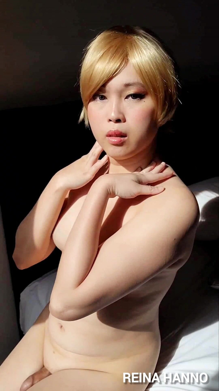 Reina Hanno: Reina Hanno Sunbathing, Oiling and Closeup Jerking off