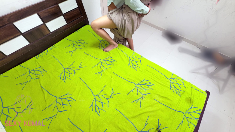 Sexy Komal: Saat komal lagi pesta pernikahan, abang tirinya menyeretnya ke kamar...