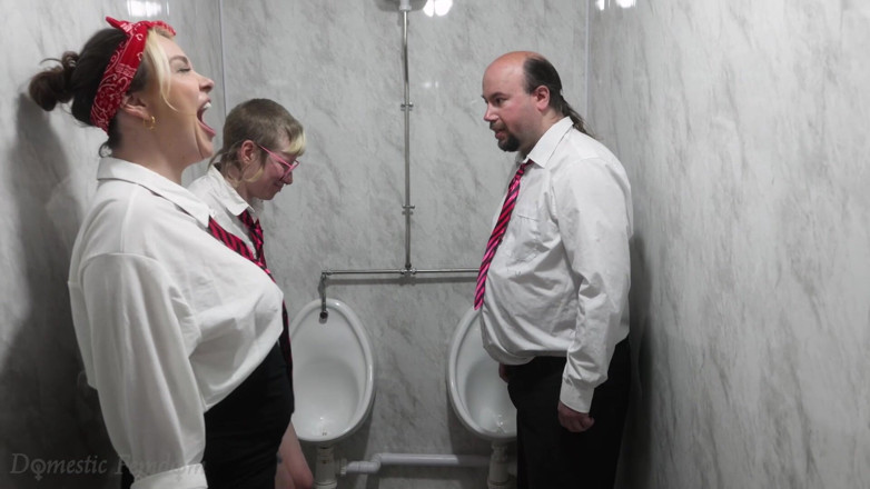 Domestic femdom: Ми Залякаємо Вас У Будь-якій Ванній Кімнаті
