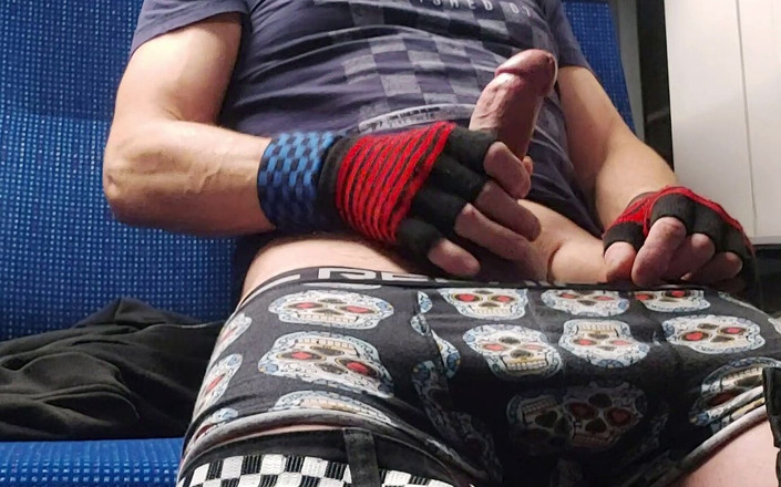 Funnyboy-Ger: Mijn beste en langste aftrekervaring met sperma op weg naar...