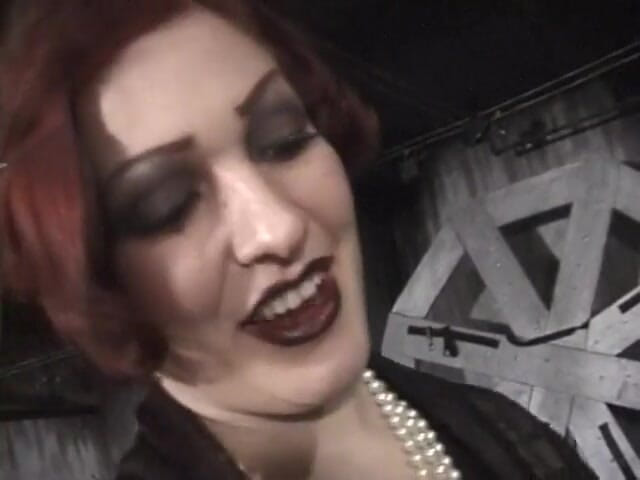 Girl on Girl: Шлюшку связали и наказали