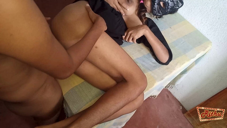 Rithu_Girl: Возбужденная подруга не может дождаться, чтобы попасть домой и трахнуться