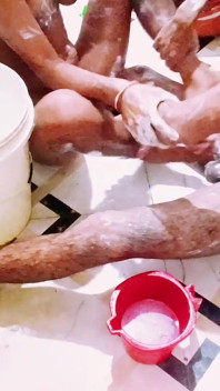 คู่รัก Desi เย็ดในห้องน้ําสบู่ - นวดตัวเปียกและเย็ดจัดหนัก