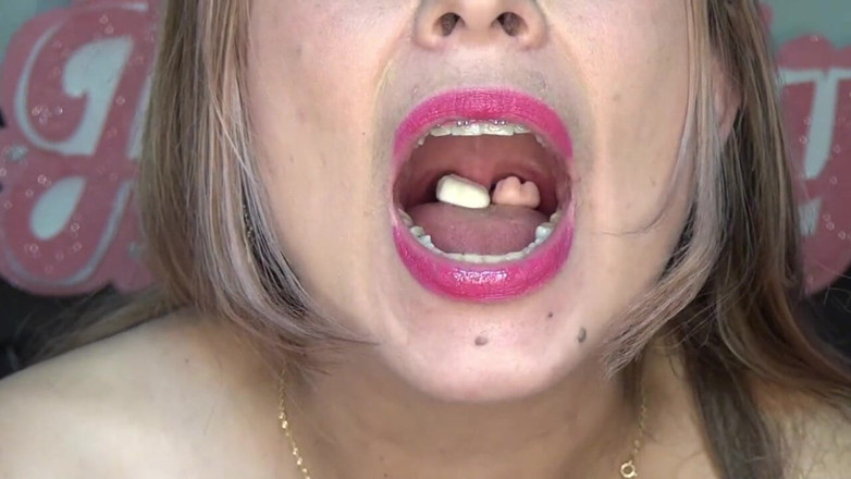 Angel eyes studio: Ingoiare un sacco di orsi Gummi allo stesso tempo !!