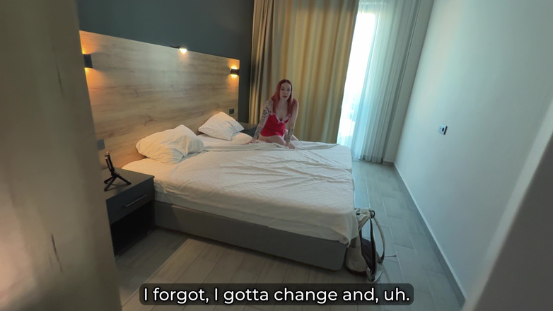 Toma Mur: सौतेली मम्मी - Tori Mur - होटल में सौतेले बेटे के साथ बिस्तर साझा करती है - चीजें जंगली हो जाती हैं!