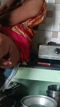 Bini Rumah Menghisap Jiran Di Dapur Apabila Suami Tiada Di Rumah