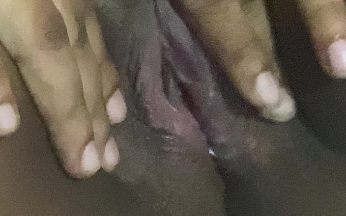 Arabicqueen: 印度 bhabigirl 胸部压逼和阴户表演