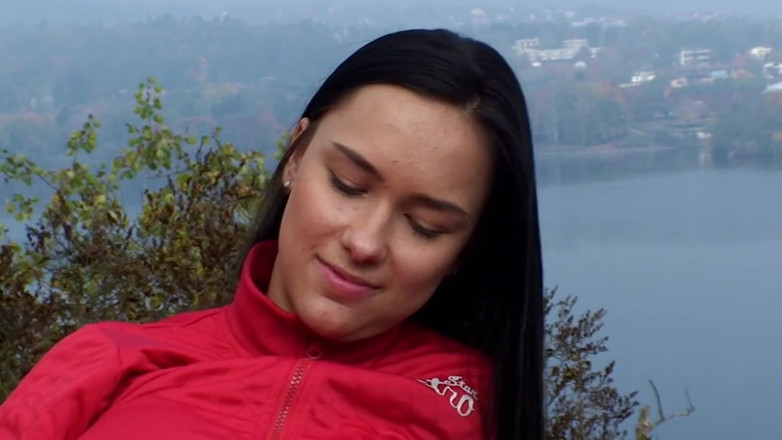Kinky Angels: Dark haired babe fucking and getting creamed