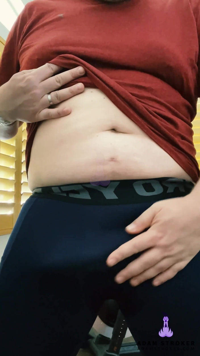 Adam Stroker: L'allenamento di mezzogiorno diventa spettacolo del cazzo