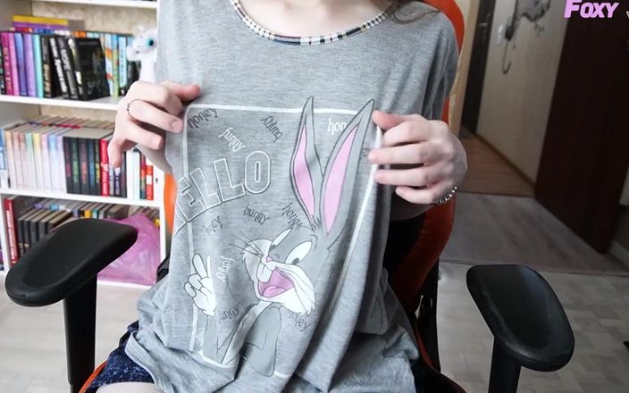 VioletPurpleFoxy: Cewek ini lagi asik masturbasi memeknya sampai muncrat dua kali