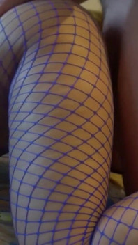 MILF dengan tetek besar dan kasut tumit tinggi suka berkongkek!