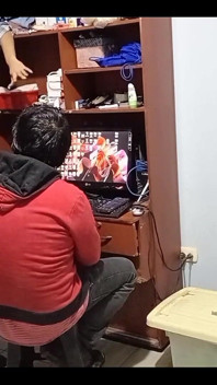 Technik naprawił mojego laptopa i kiedy odkrył filmy, które miałem, tak się napalił