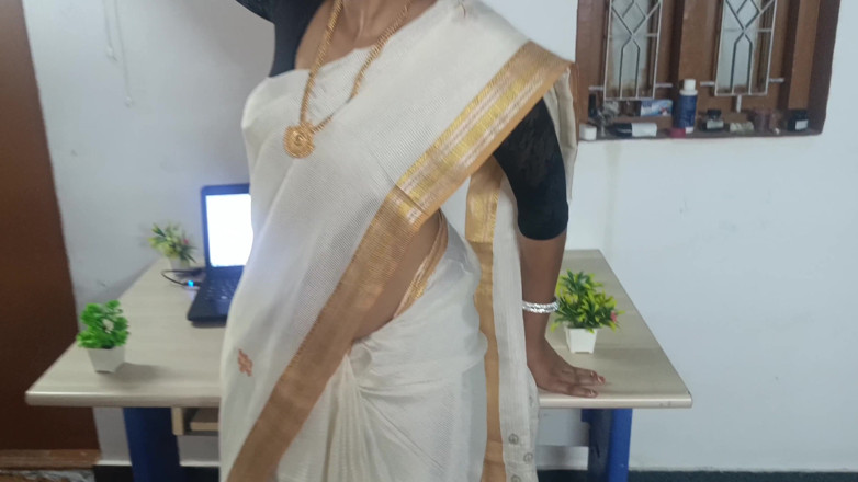 Inba: Married Women Office Romance with Malayala Saree