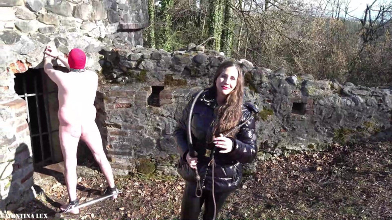 Valentina Lux: Ausgepeitscht in Burgruine