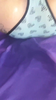 Footjob squirta sul viso e sborrata dentro