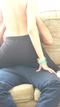 Bhabhi desi India yang malu Leela dikongkek tegar oleh teman lelakinya di sofa semasa suami tiada di rumah