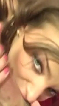 Masivní prsa MILF prsty kape creampie štěrbině