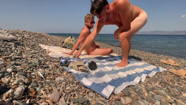 Glenn and Sonny: Beach Fuck