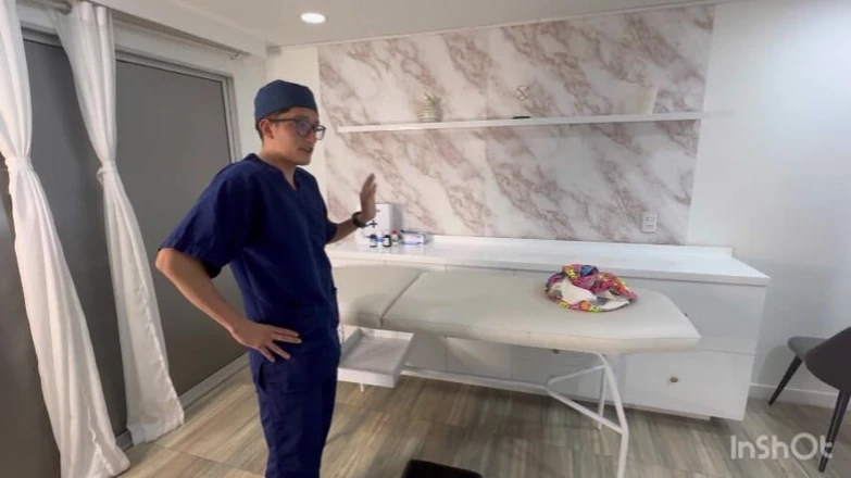 Lalucero: 假按摩师操拉丁裔大屁股，进她又大又美味的屁股