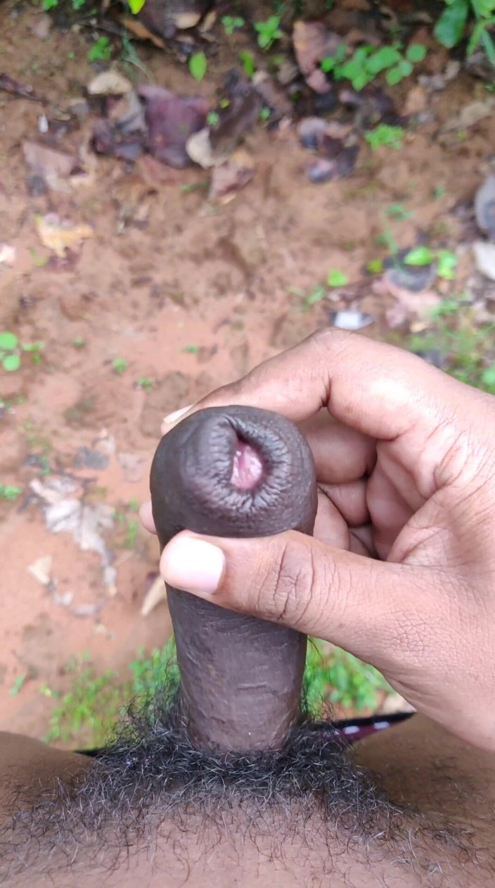 Excited bond: Sexy masturbace čůráka a výstřik