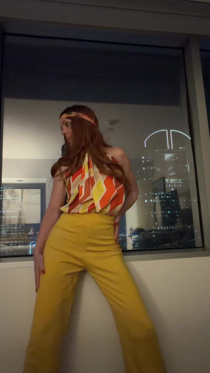 YourFavoriteMommy: Red Headed Groovy Girl
