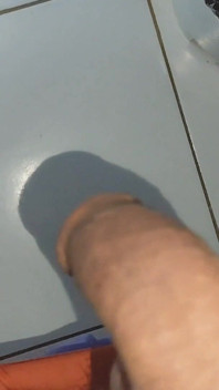 Velký neobřezaný čůrák otevírá Fimóza žaludu.