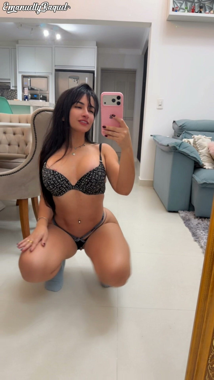 Emanuelly Raquel: Дражнити перед дзеркалом