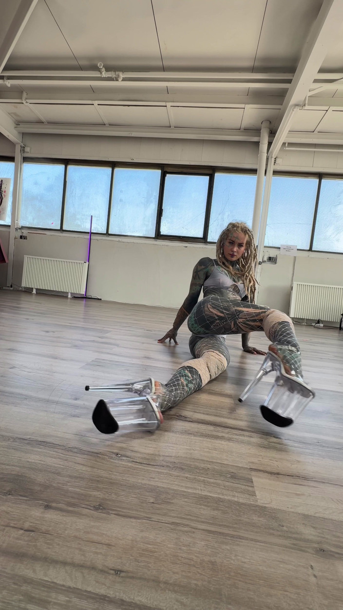 Anuskatzz: Do You Like My Dance for You? Follow Me for...