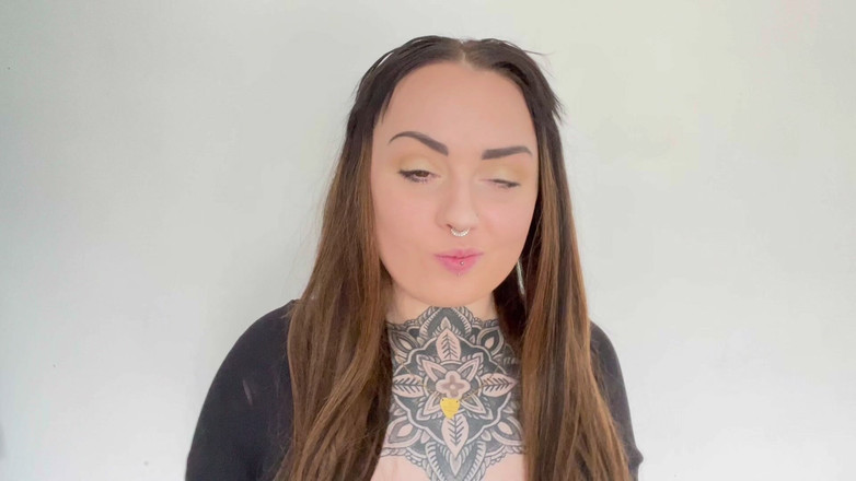 Miss Valentina: Ejaculează pe fața zeițelor tale cu instrucțiuni de masturbare