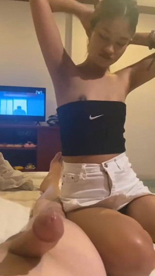 Delia Sugar: Kesenangan sperma lengket setelah seks keras.