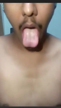 새엄마의 팬티를 입고 흑인 자지를 따먹는 인도 남자