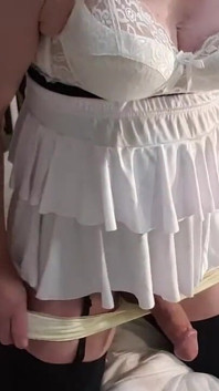 V42: Transsexuală cu țâțe mari creams Hands Free, în lenjerie sexy