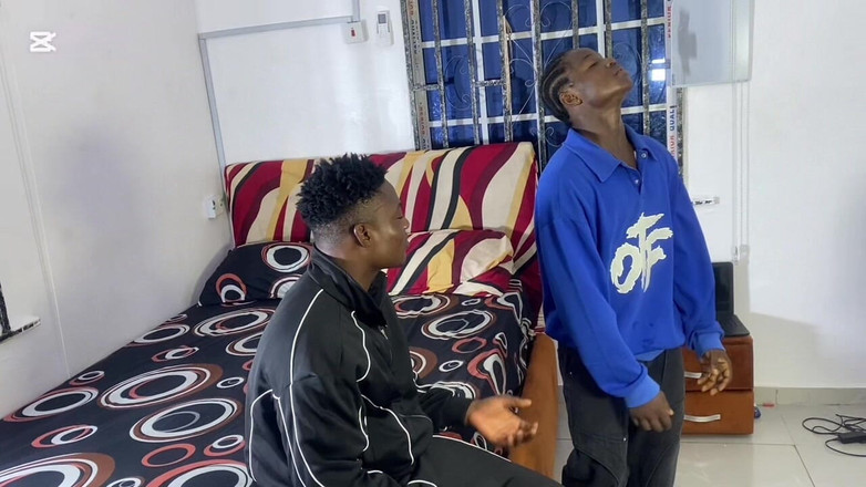 BlackDanie_production: Хотів великий член мого друга по дому, і я його отримав