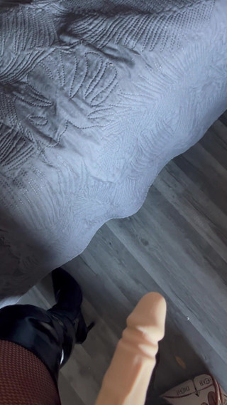 Maitresse Clara: Bakış açısı, seni strap-on'dan tutuyor