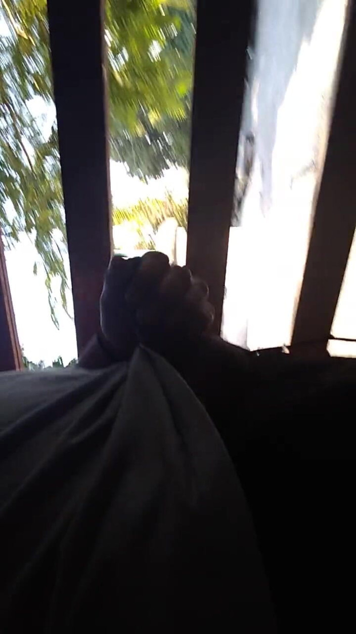 AlexAlejandro13: Masturbándose en mi casa